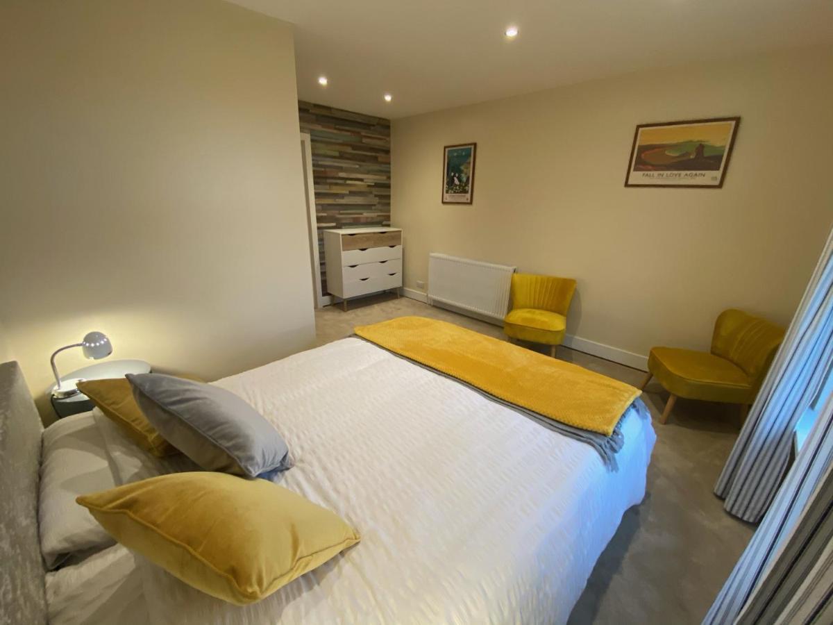 Noddfa Farm Guest House Haverfordwest Exteriör bild